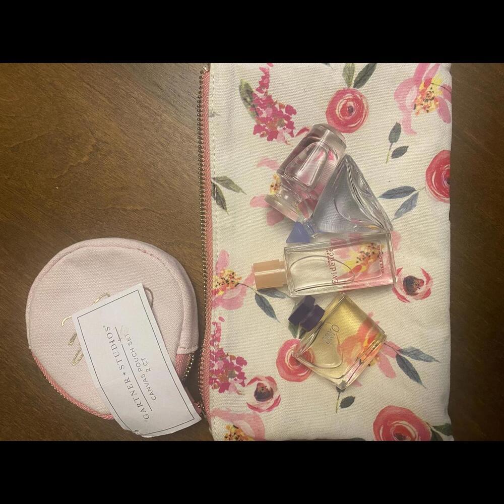 NWT - Lovely Make up Bag with 4 Bottles of Perfume - Picture 5 of 5